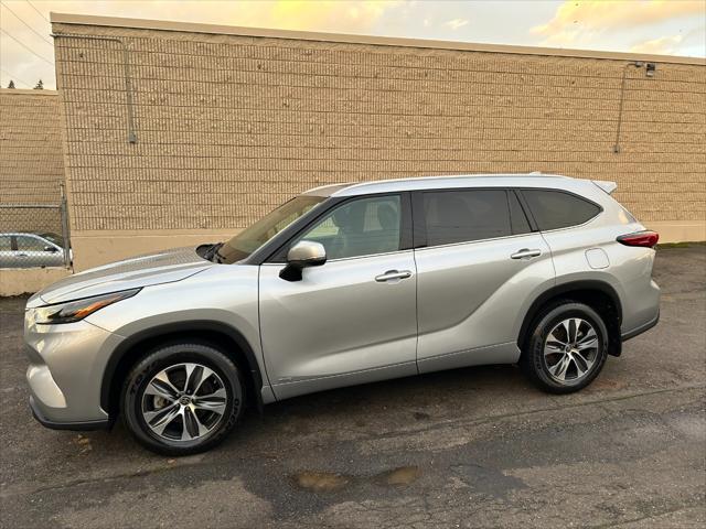 used 2022 Toyota Highlander Hybrid car, priced at $30,995