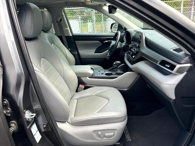 used 2020 Toyota Highlander Hybrid car, priced at $34,995