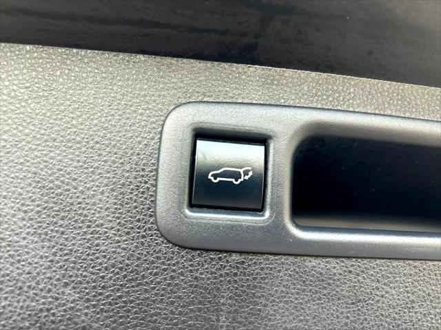 used 2020 Toyota Highlander Hybrid car, priced at $34,995