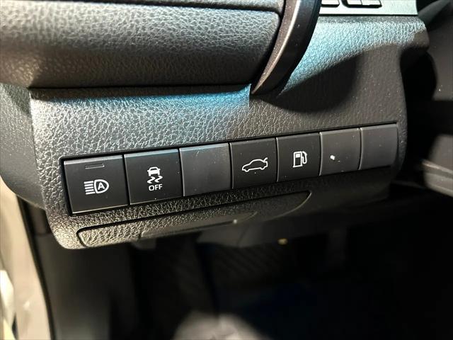 used 2018 Toyota Camry Hybrid car, priced at $26,995