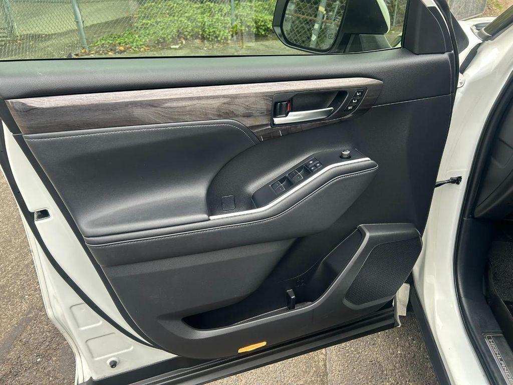 used 2020 Toyota Highlander Hybrid car, priced at $36,950