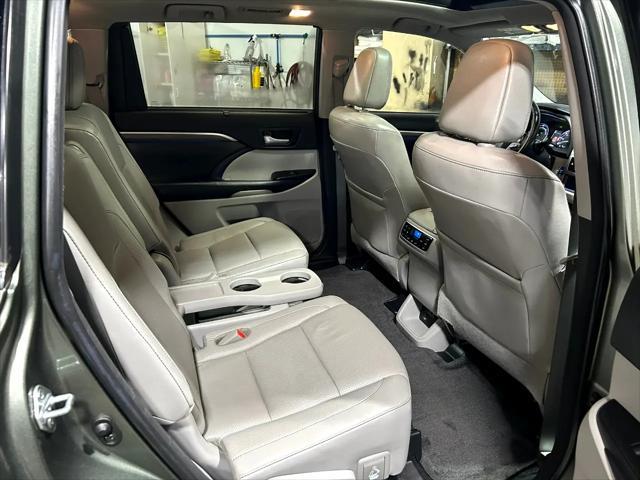 used 2017 Toyota Highlander Hybrid car, priced at $25,995