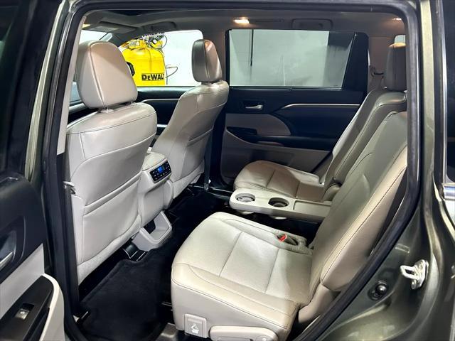 used 2017 Toyota Highlander Hybrid car, priced at $25,995