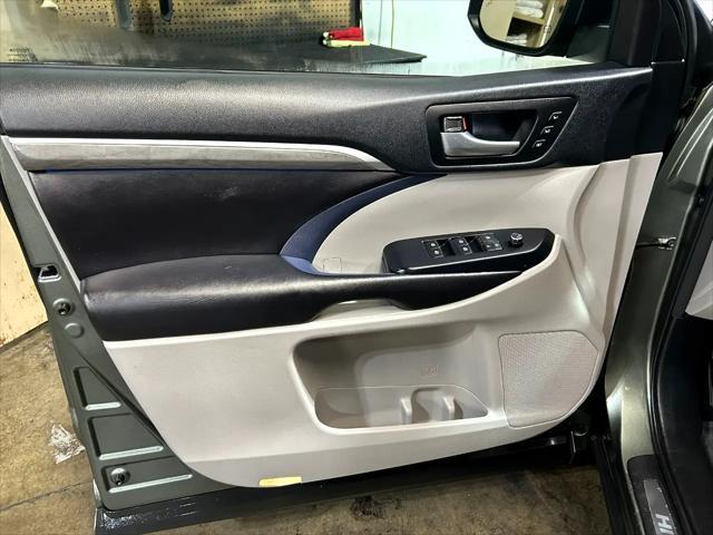 used 2017 Toyota Highlander Hybrid car, priced at $25,995