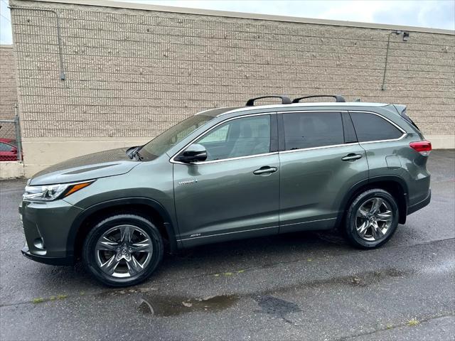used 2017 Toyota Highlander Hybrid car, priced at $25,995