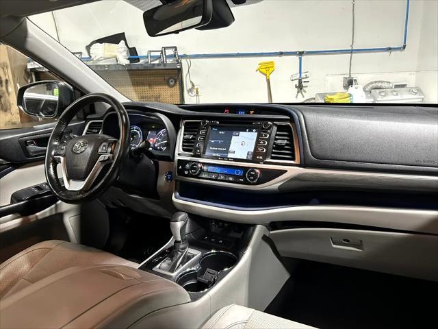 used 2017 Toyota Highlander Hybrid car, priced at $25,995