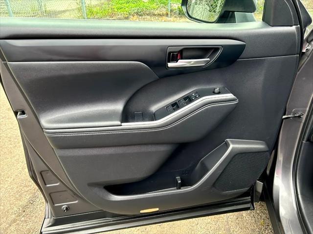 used 2021 Toyota Highlander Hybrid car, priced at $31,950
