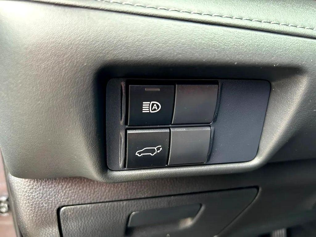 used 2021 Toyota Highlander Hybrid car, priced at $31,950