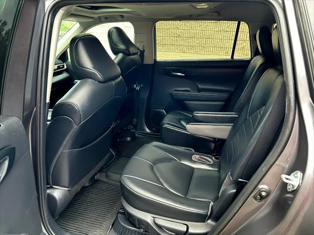 used 2021 Toyota Highlander Hybrid car, priced at $31,950