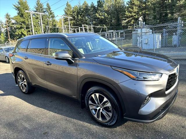 used 2022 Toyota Highlander Hybrid car, priced at $33,995
