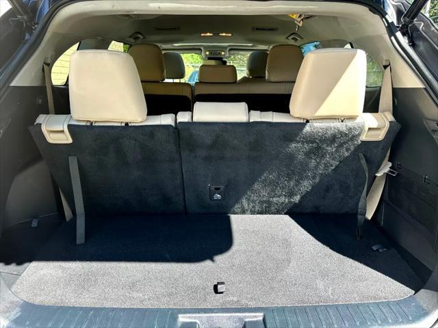 used 2022 Toyota Highlander Hybrid car, priced at $38,995
