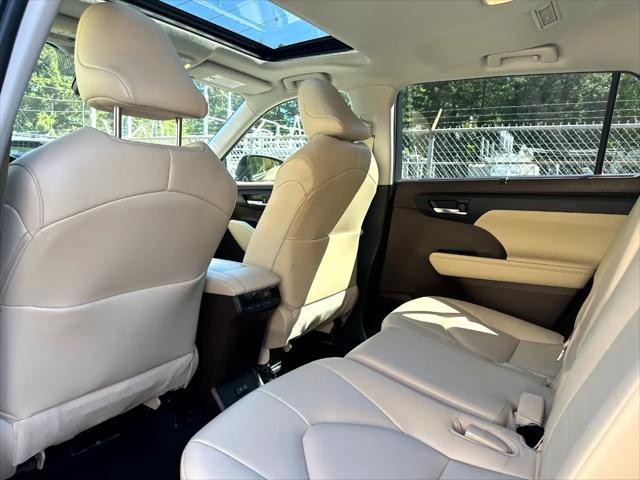 used 2022 Toyota Highlander Hybrid car, priced at $38,995