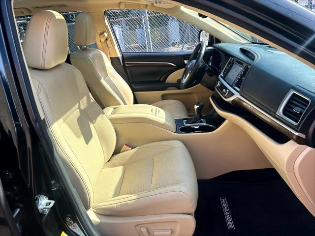 used 2015 Toyota Highlander Hybrid car, priced at $23,995