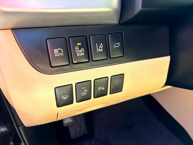 used 2015 Toyota Highlander Hybrid car, priced at $23,995