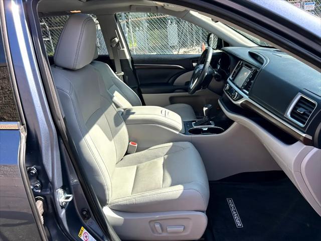 used 2015 Toyota Highlander Hybrid car, priced at $26,950