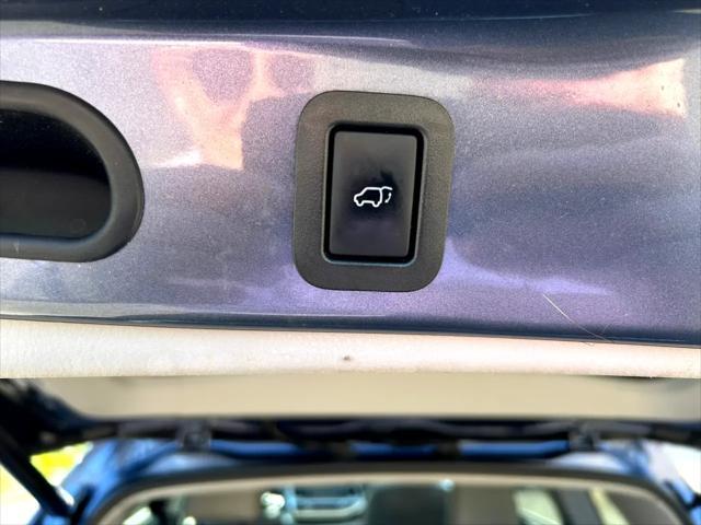 used 2015 Toyota Highlander Hybrid car, priced at $26,950