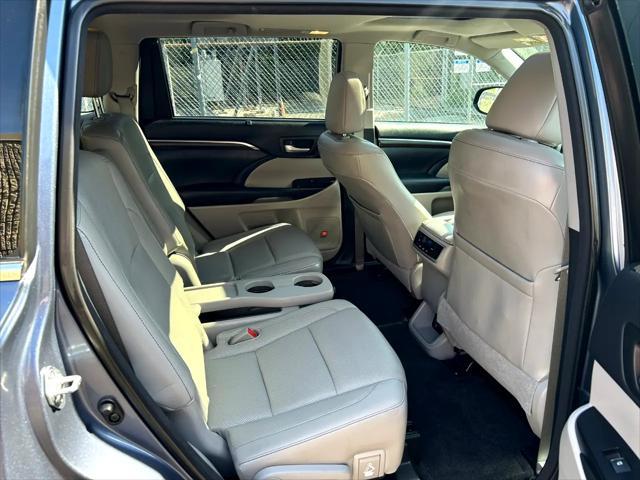 used 2015 Toyota Highlander Hybrid car, priced at $26,950