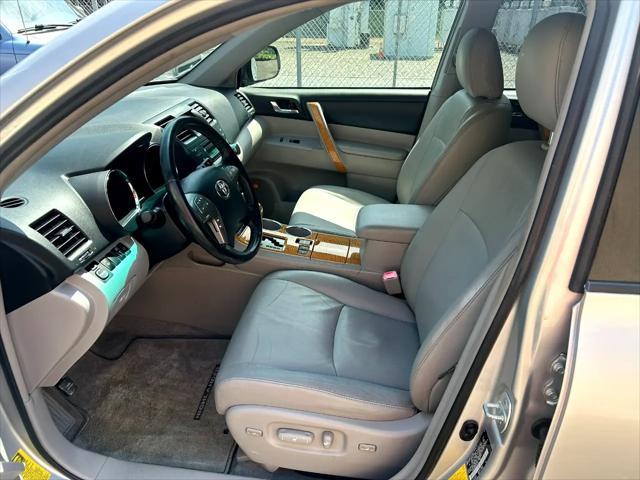 used 2008 Toyota Highlander Hybrid car, priced at $14,995