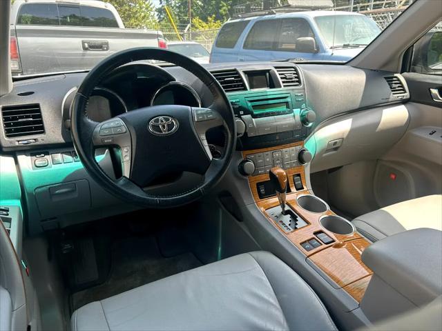 used 2008 Toyota Highlander Hybrid car, priced at $14,995