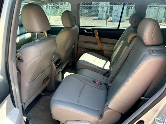 used 2008 Toyota Highlander Hybrid car, priced at $14,995