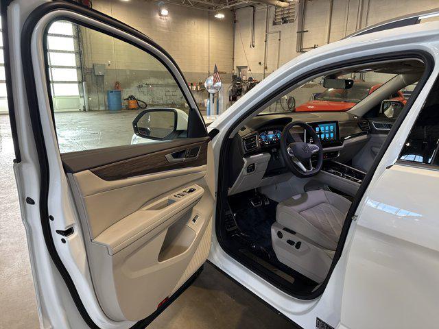 new 2025 Volkswagen Atlas car, priced at $53,688