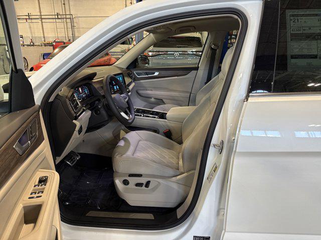 new 2025 Volkswagen Atlas car, priced at $53,688