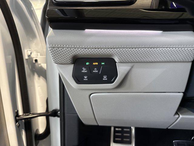 new 2025 Volkswagen Atlas car, priced at $53,688