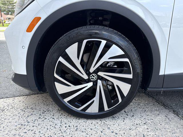 new 2025 Volkswagen ID.4 car, priced at $55,379