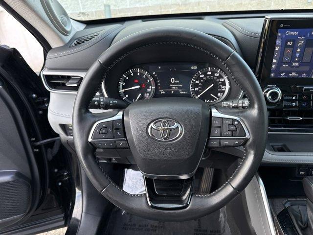 used 2021 Toyota Highlander car, priced at $36,499