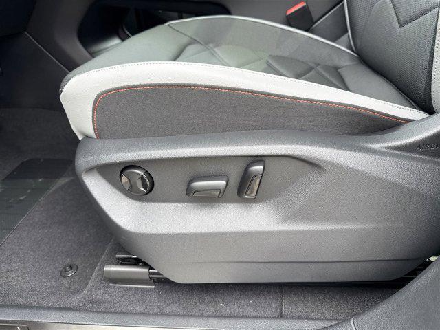 new 2025 Volkswagen Atlas car, priced at $39,513