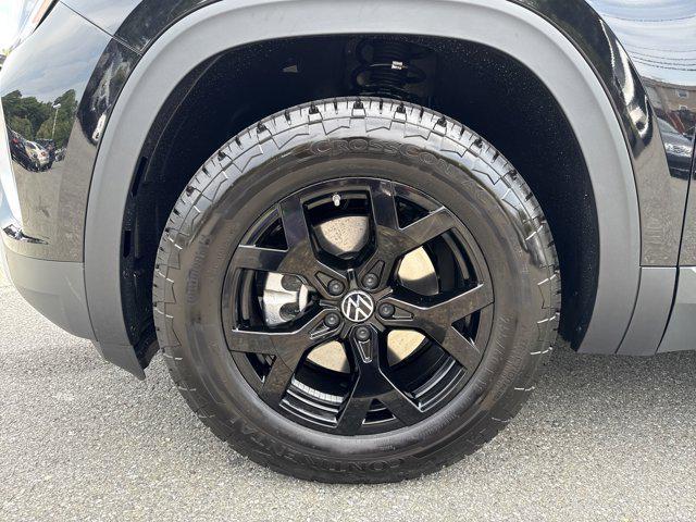 new 2025 Volkswagen Atlas car, priced at $44,013