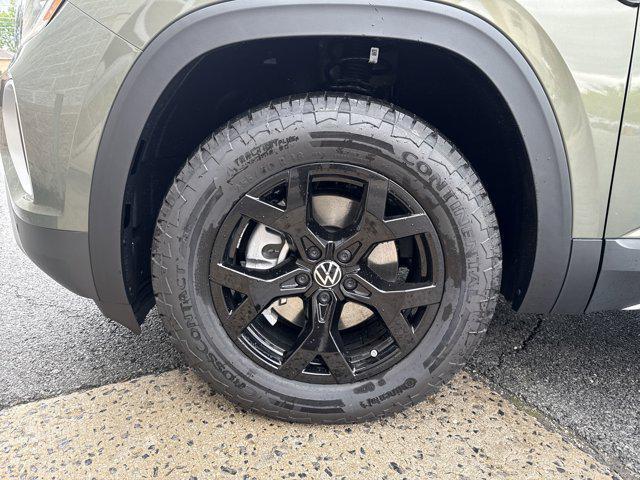 new 2025 Volkswagen Atlas car, priced at $45,137