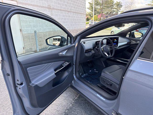 new 2025 Volkswagen ID.4 car, priced at $45,571