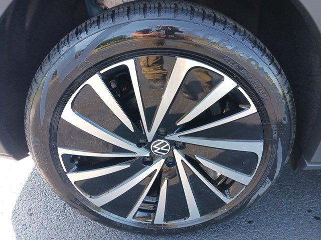 new 2025 Volkswagen ID.4 car, priced at $40,910