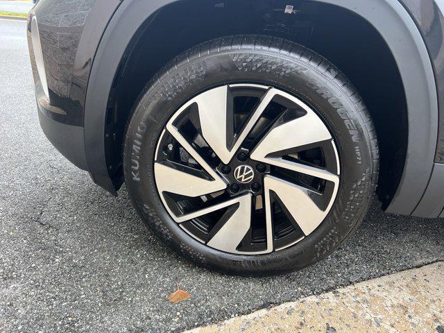 new 2024 Volkswagen Atlas car, priced at $42,584