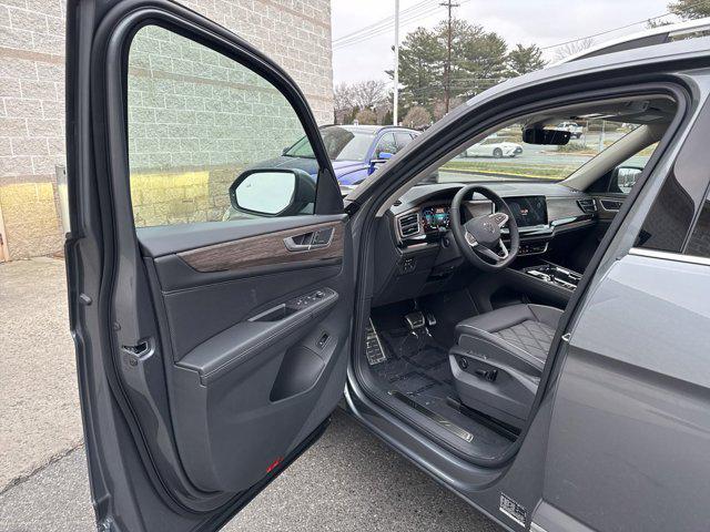 new 2025 Volkswagen Atlas car, priced at $48,475