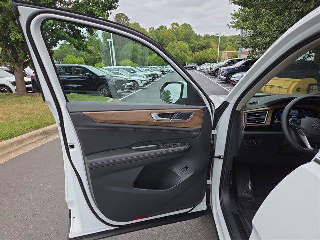 new 2025 Volkswagen Atlas car, priced at $39,180