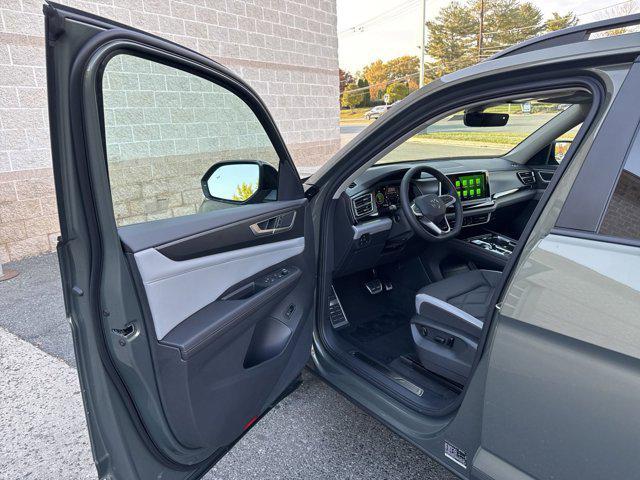 new 2025 Volkswagen Atlas car, priced at $45,964