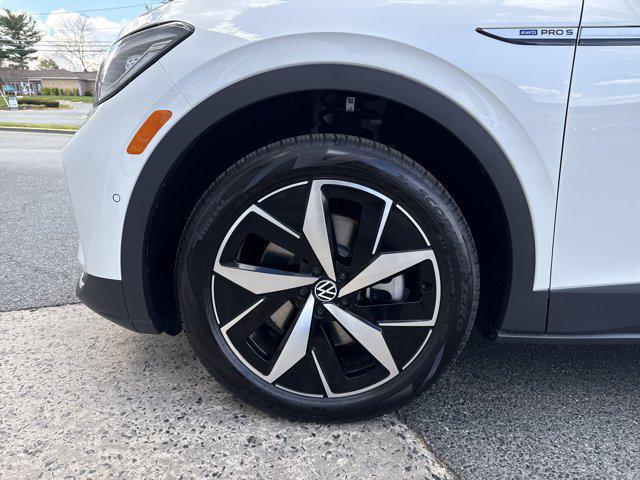 new 2025 Volkswagen ID.4 car, priced at $49,783