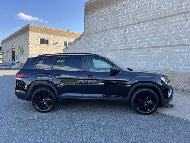 new 2024 Volkswagen Atlas car, priced at $37,810