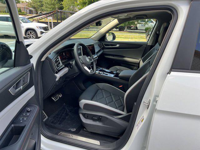 new 2024 Volkswagen Atlas car, priced at $40,180