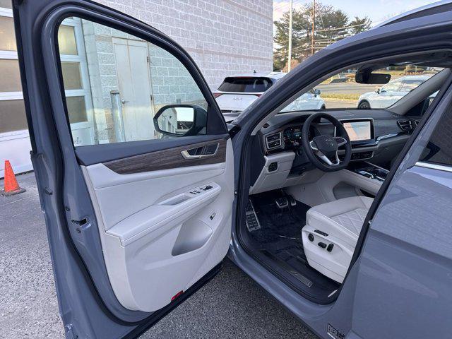 new 2025 Volkswagen Atlas car, priced at $52,735