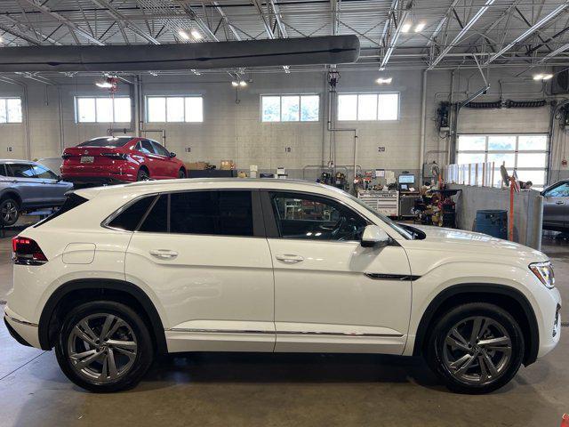 new 2024 Volkswagen Atlas Cross Sport car, priced at $42,078