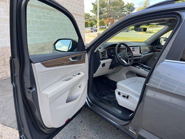 new 2024 Volkswagen Atlas car, priced at $37,810