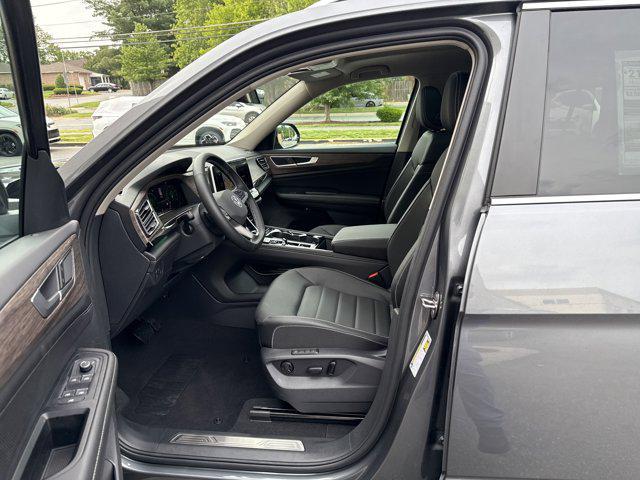new 2025 Volkswagen Atlas car, priced at $45,861