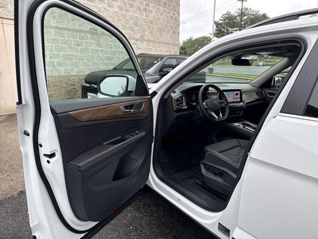 new 2025 Volkswagen Atlas car, priced at $38,198