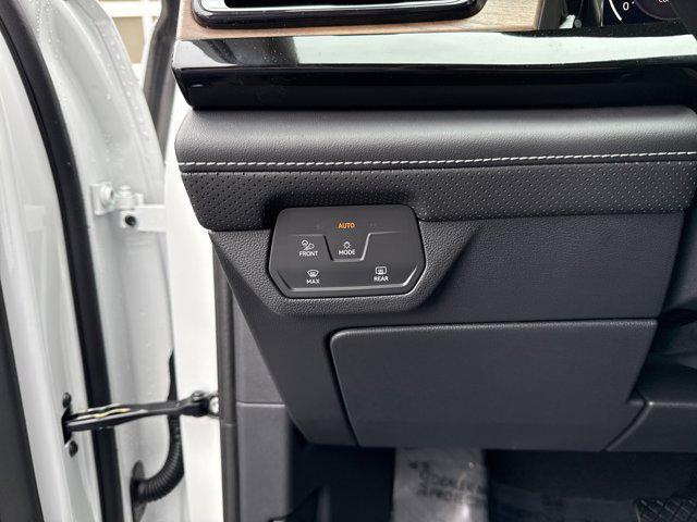 new 2025 Volkswagen Atlas car, priced at $38,198