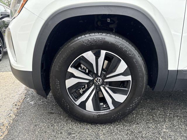 new 2025 Volkswagen Atlas car, priced at $38,198
