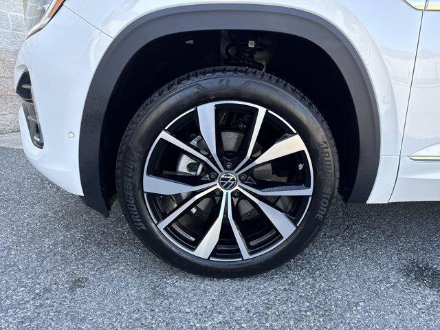 new 2025 Volkswagen Atlas car, priced at $52,310