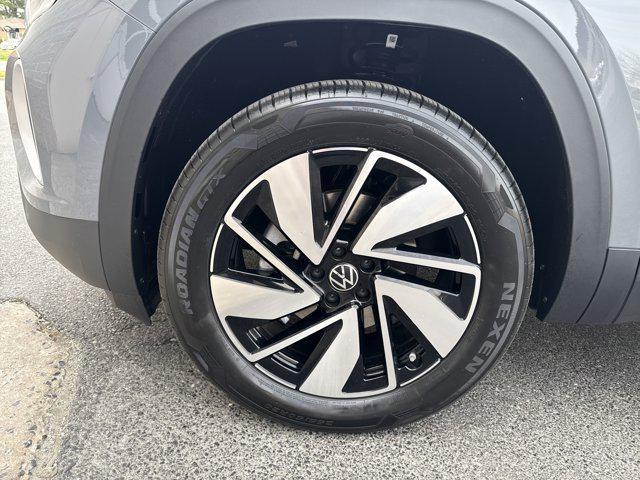 new 2025 Volkswagen Atlas car, priced at $44,298